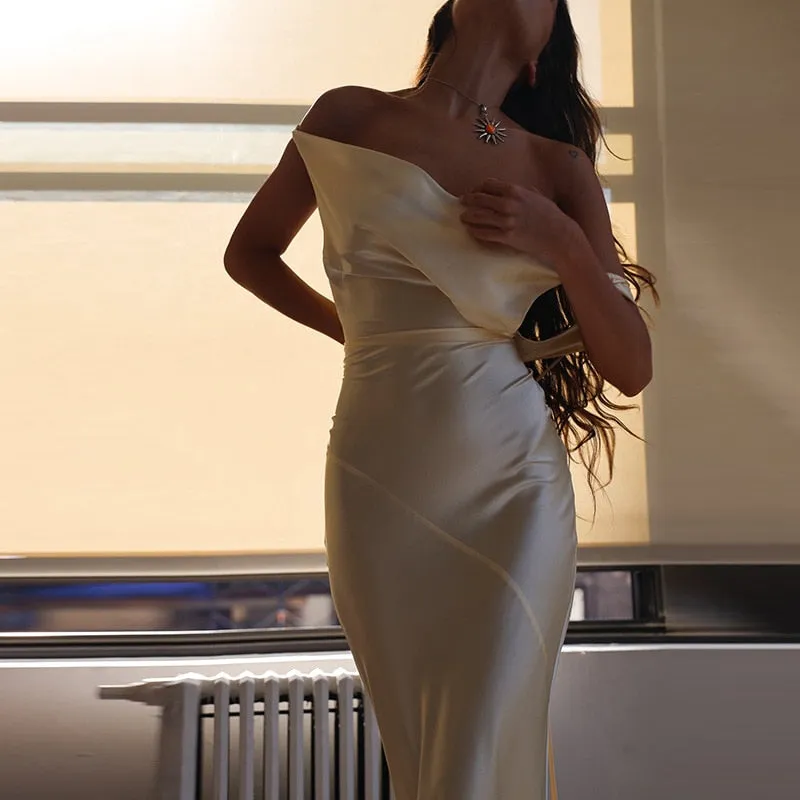BerriesJam - 2024 Straps Draped Off Shoulder Sleeveless Maxi Satin Dress