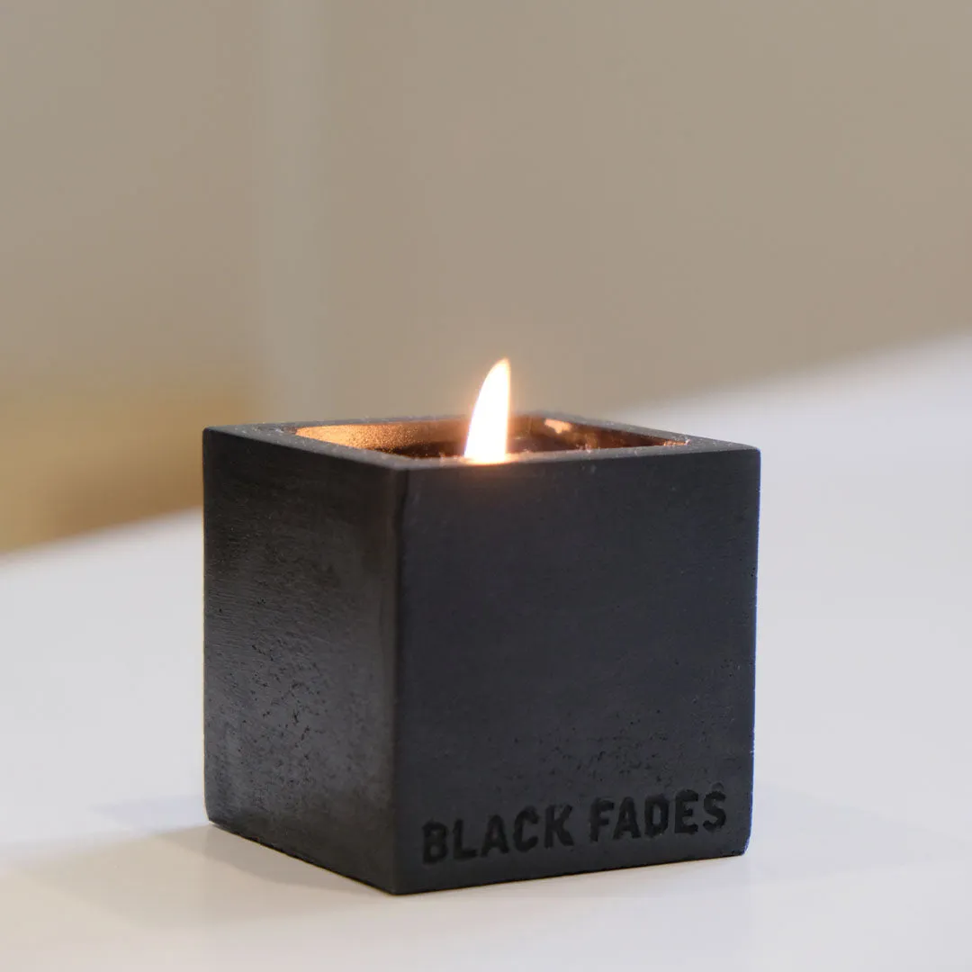 Black Fades SANG1 Candle