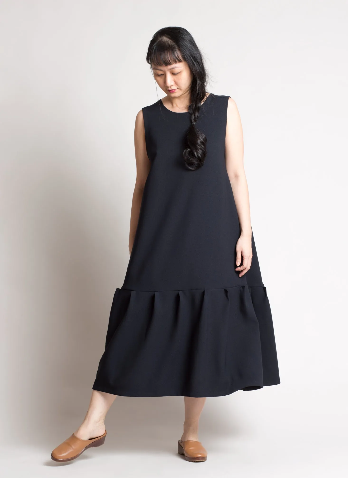 Mangosteen Dropped Waist Pleated Panel Dress - Black Blue