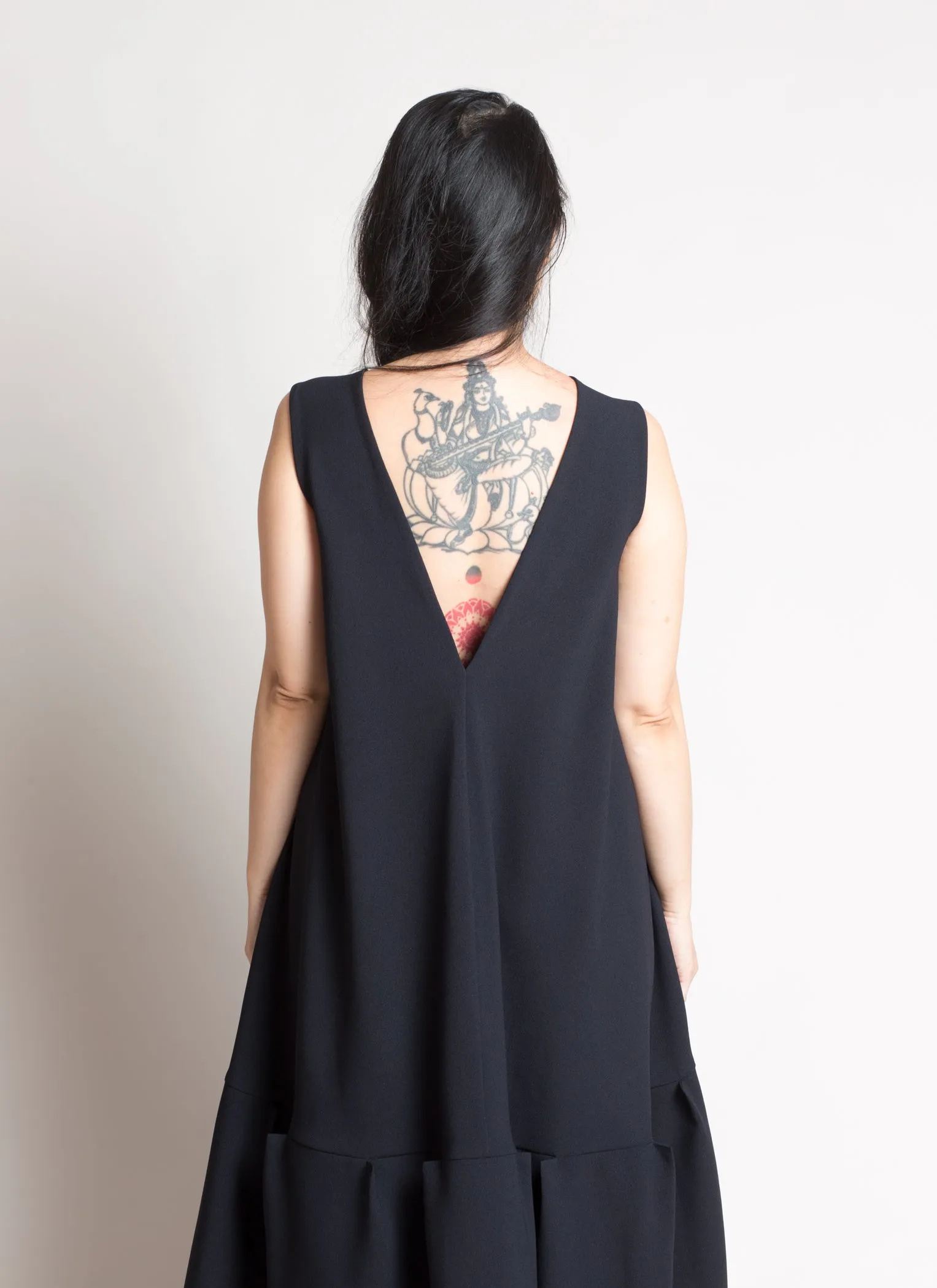 Mangosteen Dropped Waist Pleated Panel Dress - Black Blue