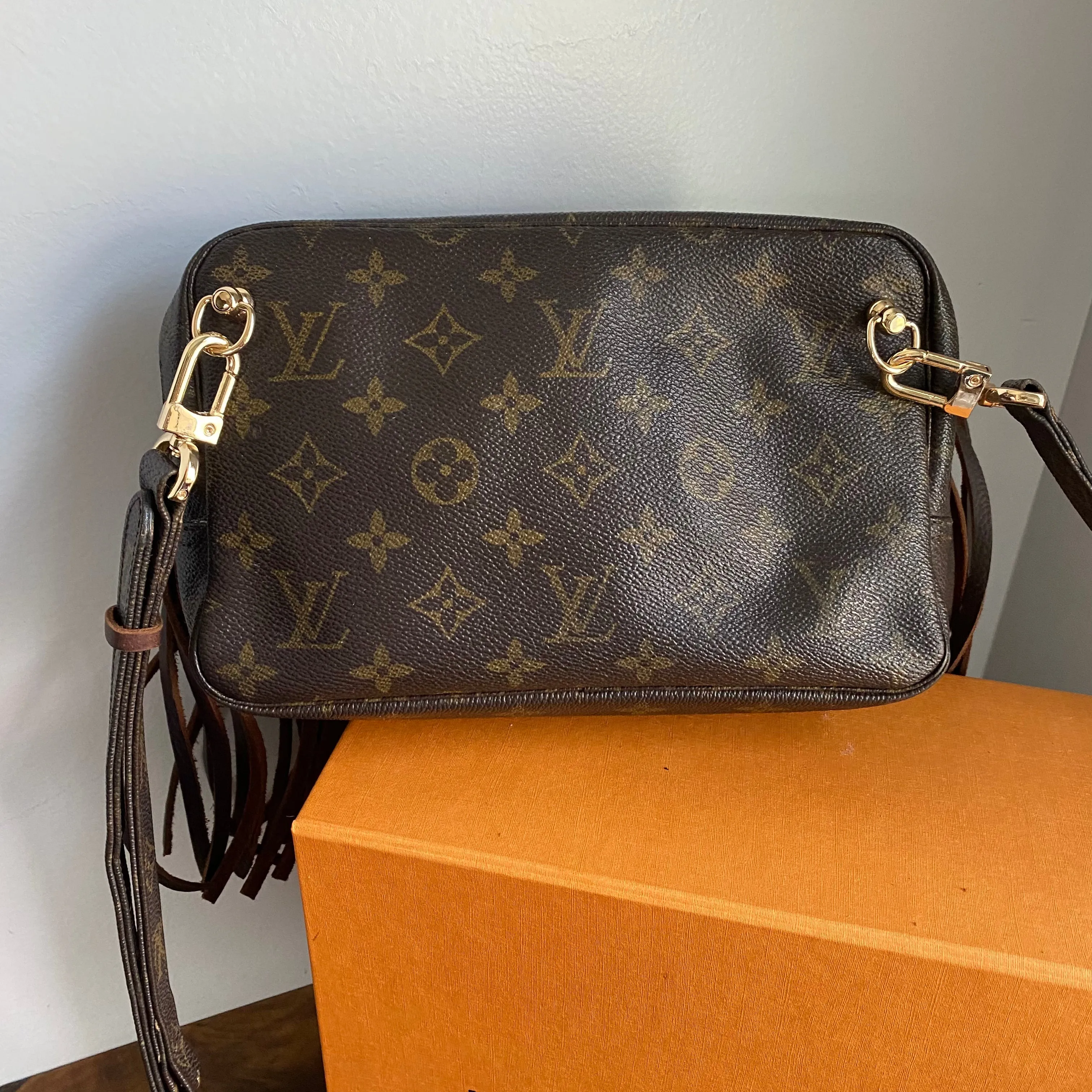 The Junco Crossbody - Vintage Monogram in Brown Fringe